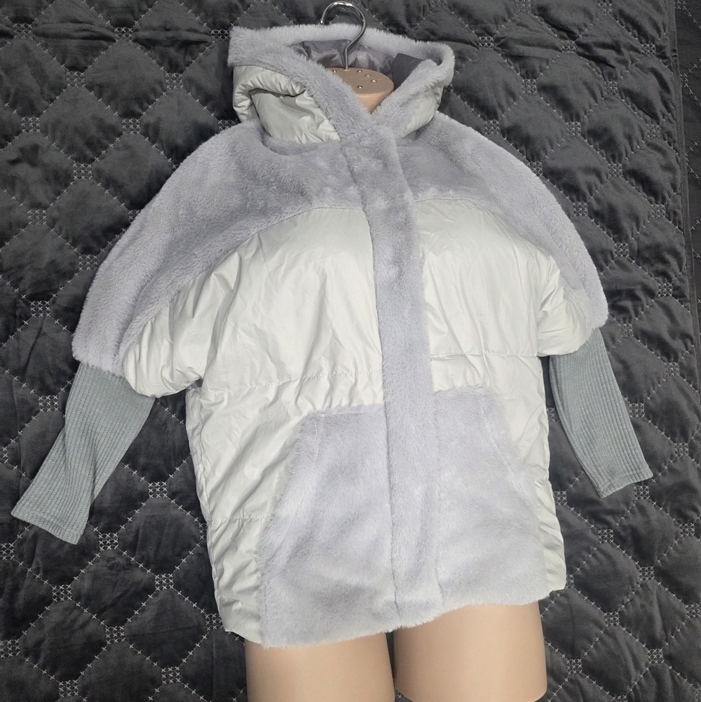 Cozy Hooded Jacket with Faux Fur Trim Sz.S Loose Fit